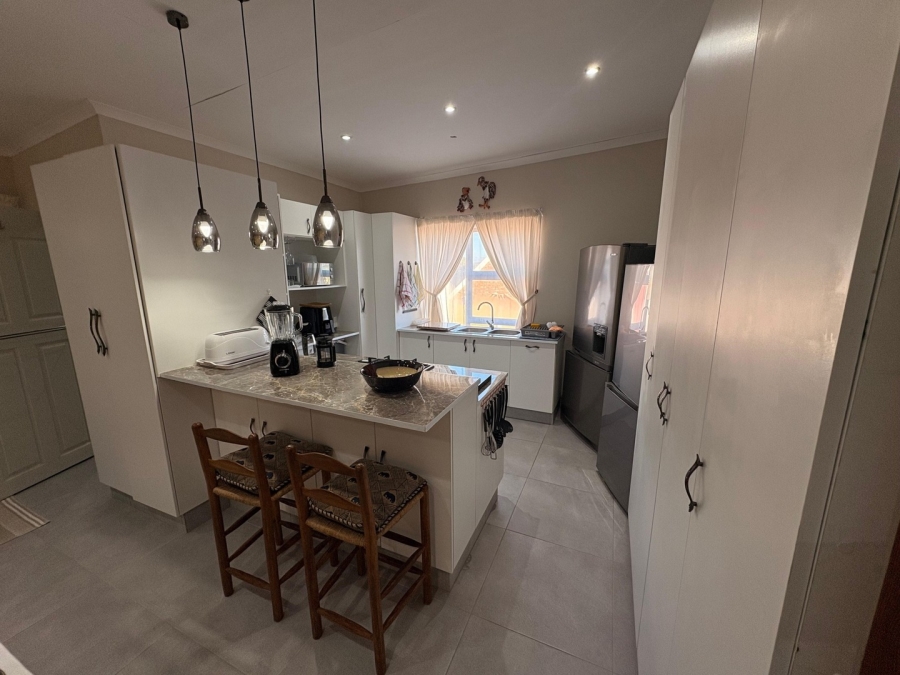4 Bedroom Property for Sale in Fraaiuitsig Western Cape